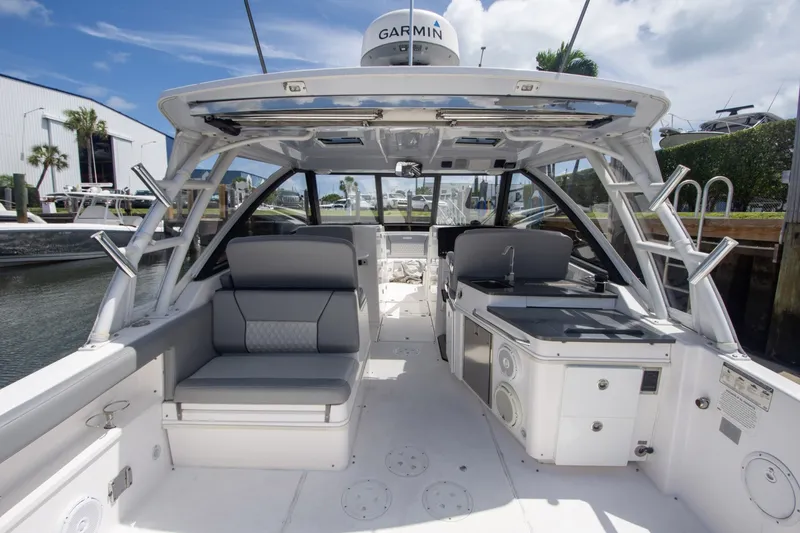 Slide: The Image of Everglades 340 Dual Console 2019 - 39
