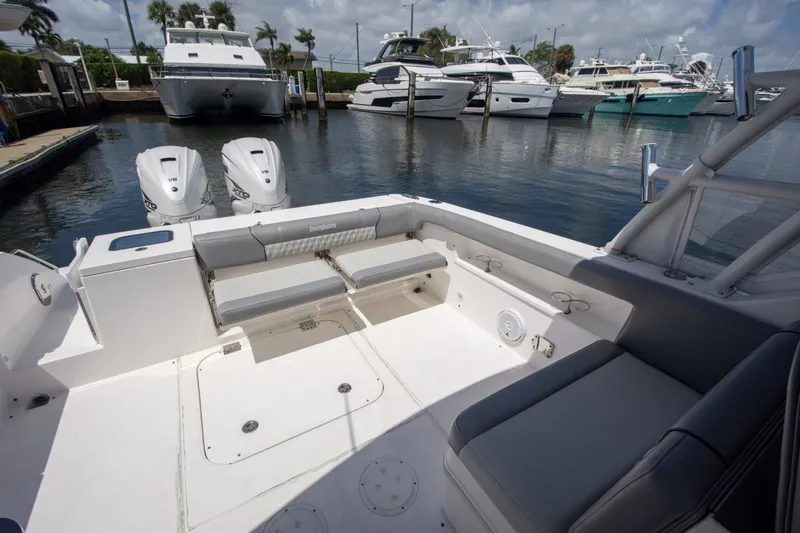 Slide: The Image of Everglades 340 Dual Console 2019 - 41