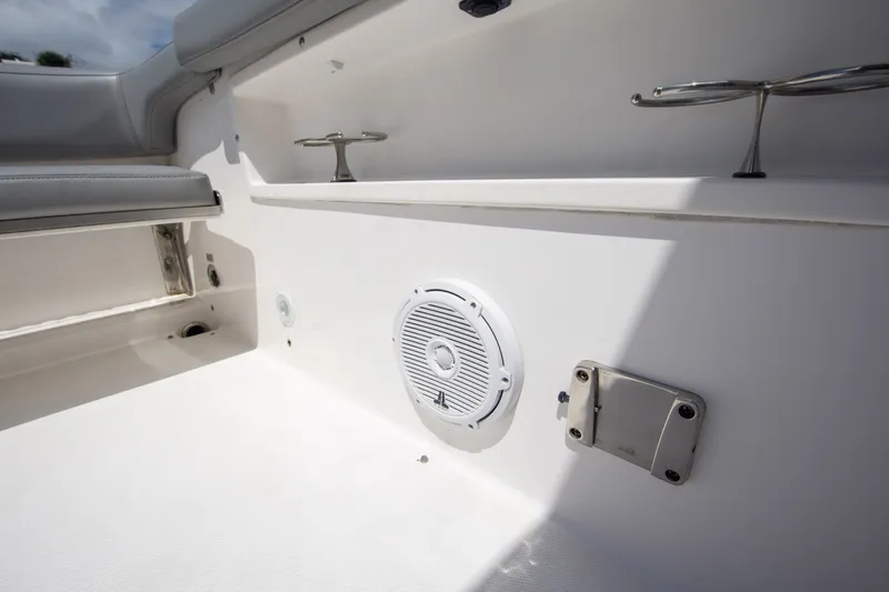 Slide: The Image of Everglades 340 Dual Console 2019 - 42