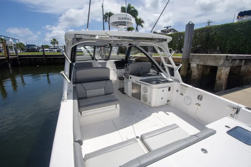 Slide: The Image of Everglades 340 Dual Console 2019 - 47