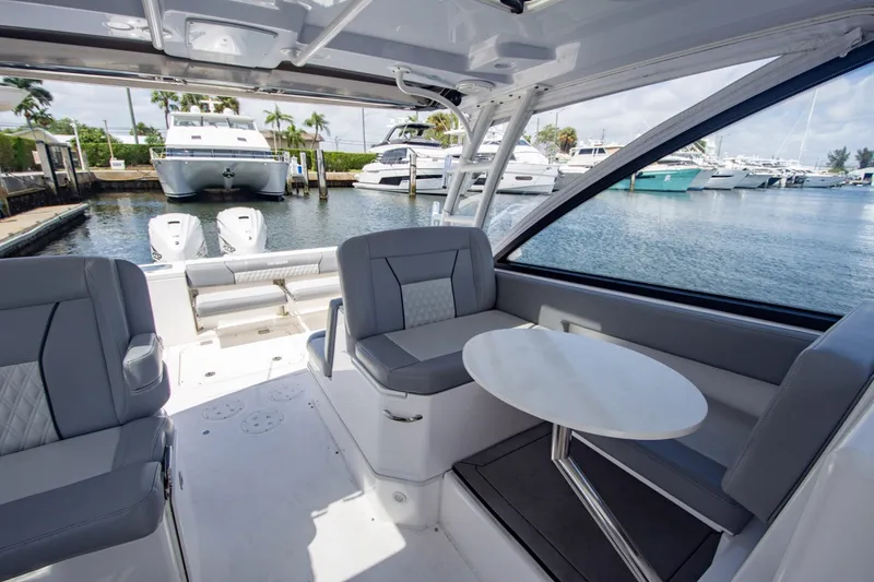 Slide: The Image of Everglades 340 Dual Console 2019 - 8