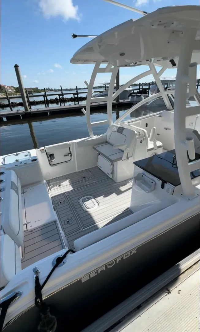 Slide: The Image of Sea Fox 288 Traveler 2025 - 6
