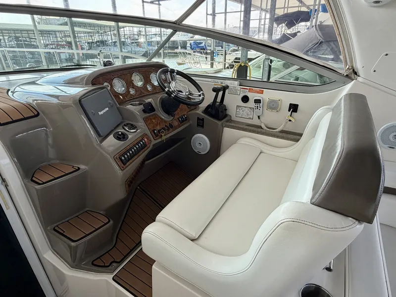 Slide: The Image of Rinker 350 Express Cruiser 2007 - 21