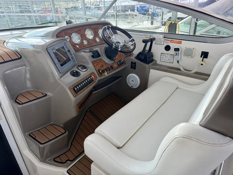 Slide: The Image of Rinker 350 Express Cruiser 2007 - 32