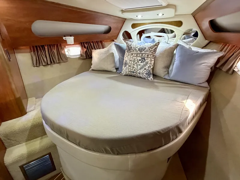 Slide: The Image of Rinker 350 Express Cruiser 2007 - 50