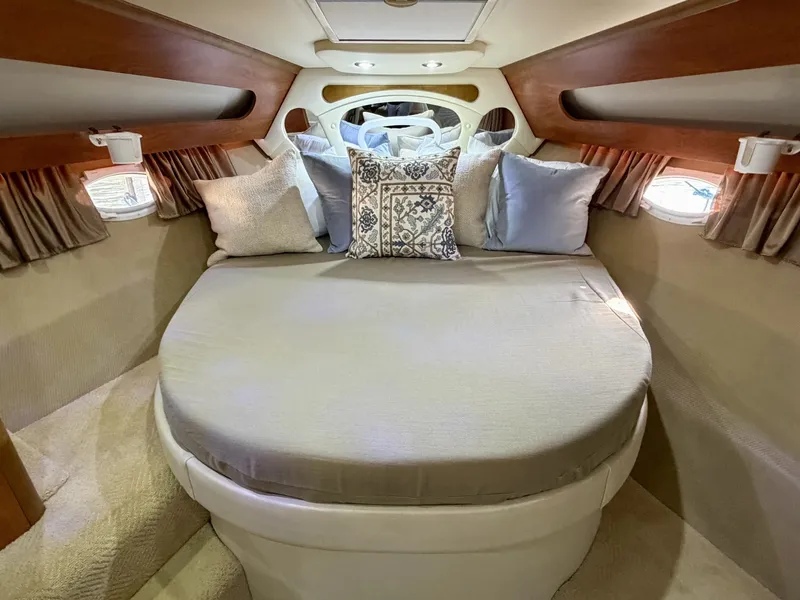 Slide: The Image of Rinker 350 Express Cruiser 2007 - 51