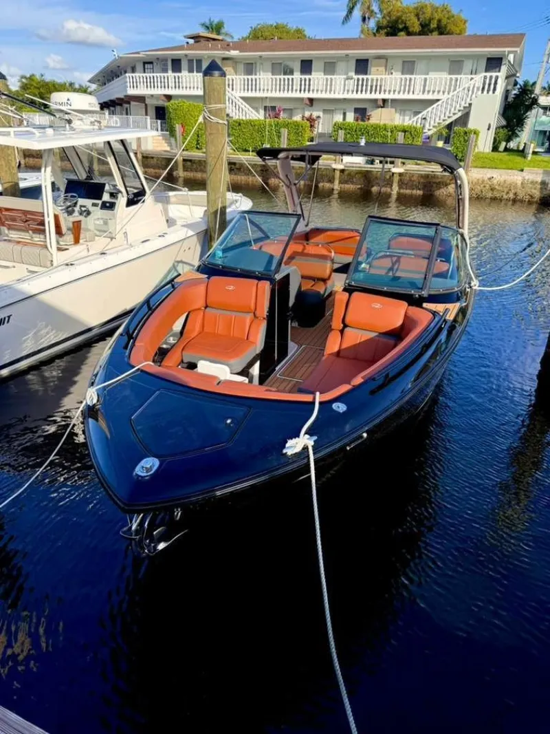 The Image of Regal 2800 Bowrider 2017 - 0