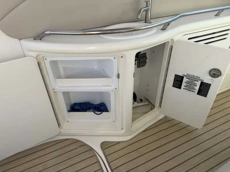 Slide: The Image of Sea Ray 36 Sundancer 2002 - 13