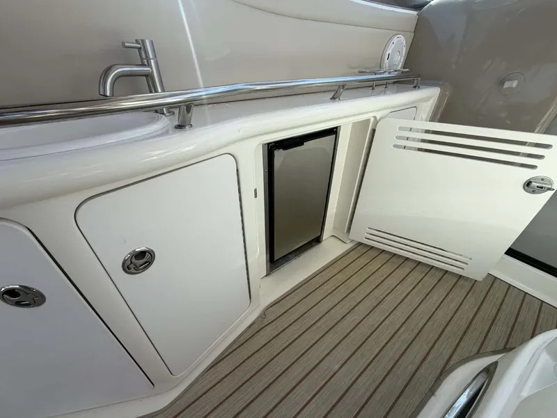 Slide: The Image of Sea Ray 36 Sundancer 2002 - 14