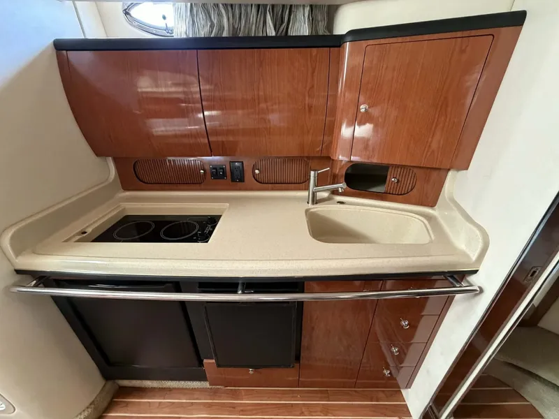 Slide: The Image of Sea Ray 36 Sundancer 2002 - 22