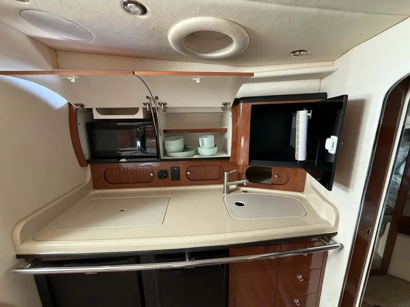 Slide: The Image of Sea Ray 36 Sundancer 2002 - 23