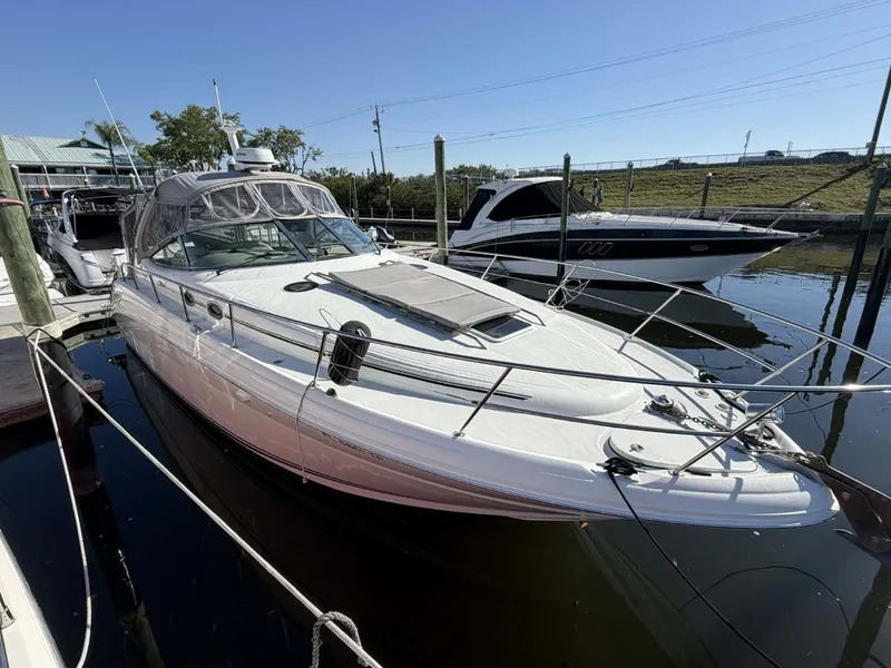 Slide: The Image of Sea Ray 36 Sundancer 2002 - 5