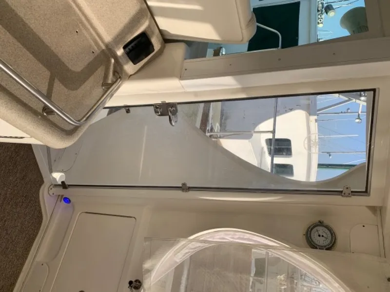 Slide: The Image of Sea Ray 390 Motor Yacht 2004 - 16