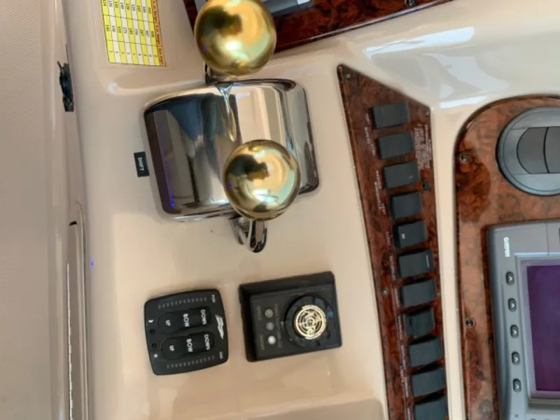 Slide: The Image of Sea Ray 390 Motor Yacht 2004 - 36