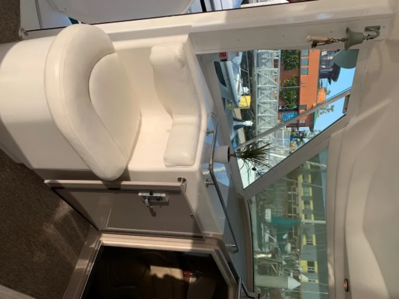Slide: The Image of Sea Ray 390 Motor Yacht 2004 - 39