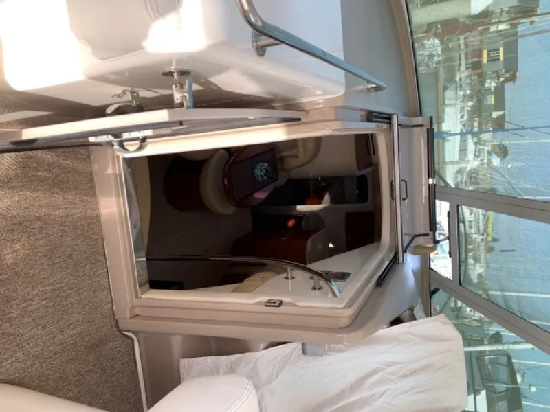 Slide: The Image of Sea Ray 390 Motor Yacht 2004 - 40