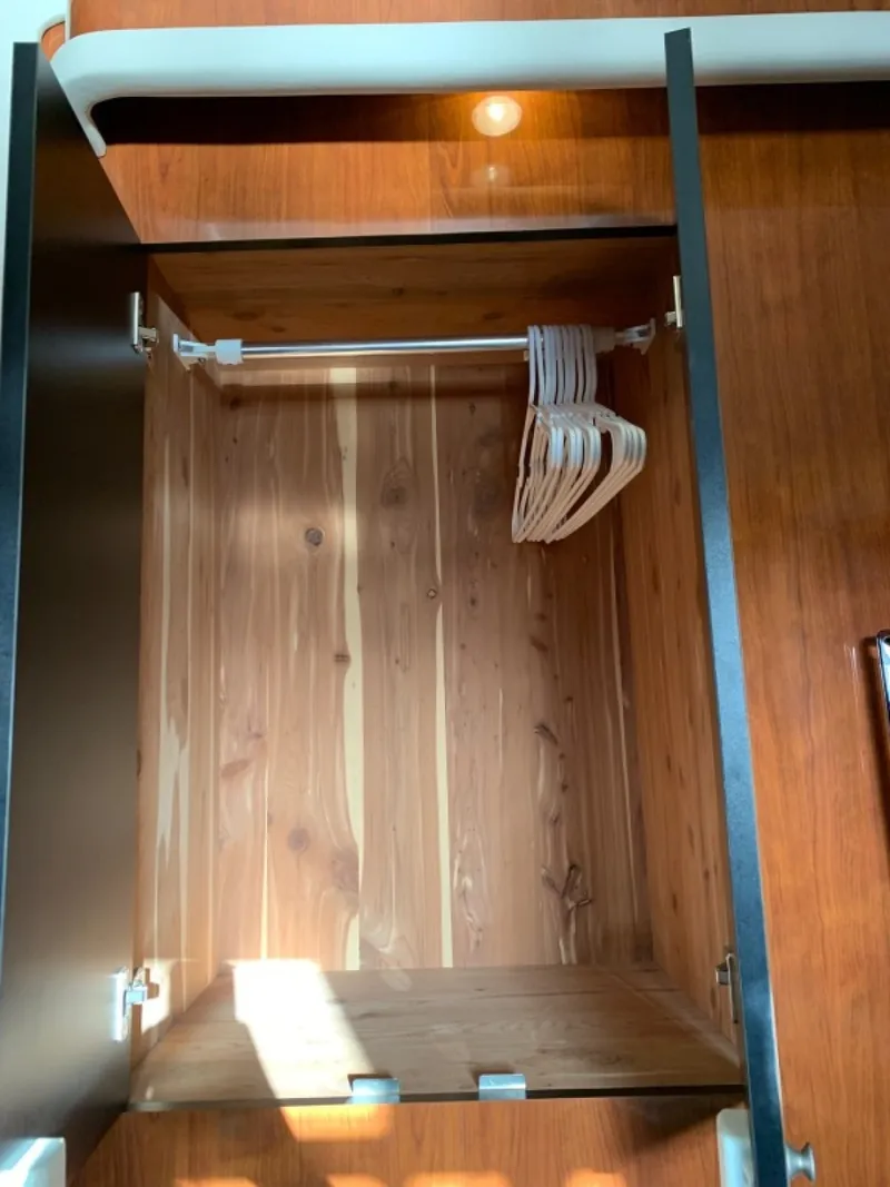 Slide: The Image of Sea Ray 390 Motor Yacht 2004 - 84