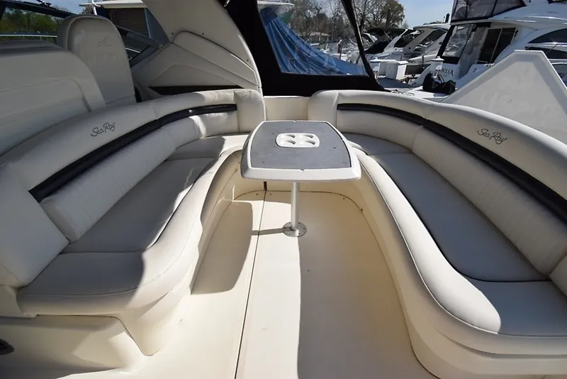 Slide: The Image of Sea Ray 390 Sundancer 2004 - 11