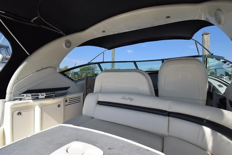 Slide: The Image of Sea Ray 390 Sundancer 2004 - 13