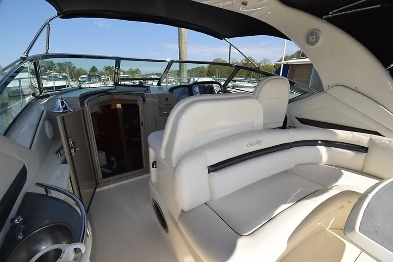 Slide: The Image of Sea Ray 390 Sundancer 2004 - 14