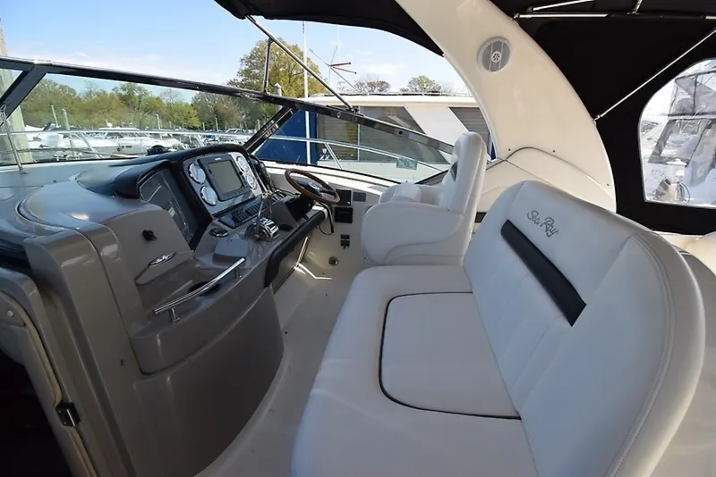 Slide: The Image of Sea Ray 390 Sundancer 2004 - 15
