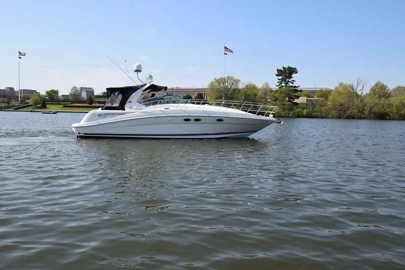 Slide: The Image of Sea Ray 390 Sundancer 2004 - 3