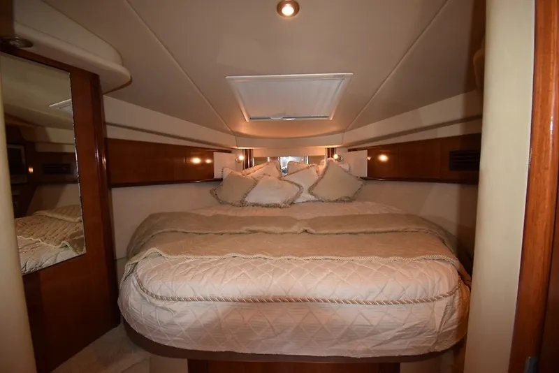 Slide: The Image of Sea Ray 390 Sundancer 2004 - 30
