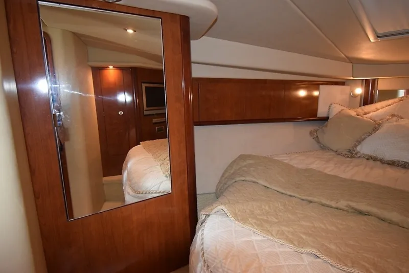 Slide: The Image of Sea Ray 390 Sundancer 2004 - 31