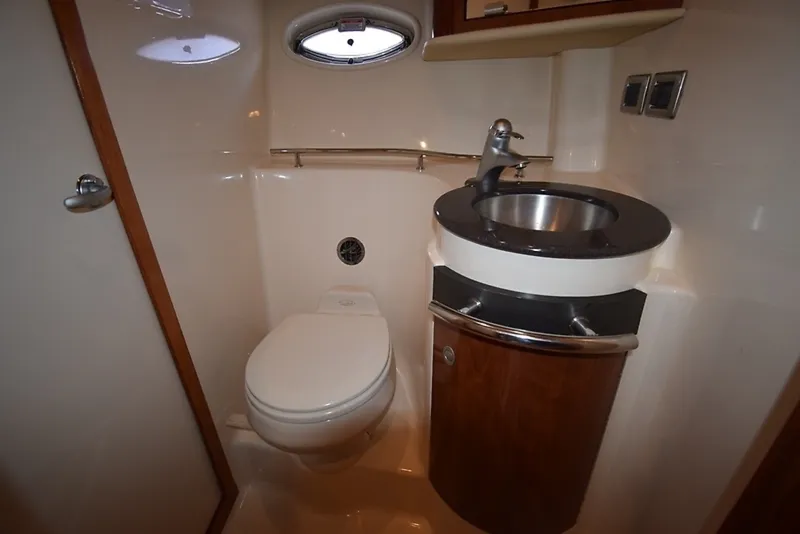 Slide: The Image of Sea Ray 390 Sundancer 2004 - 34