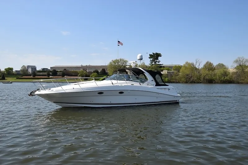 Slide: The Image of Sea Ray 390 Sundancer 2004 - 6
