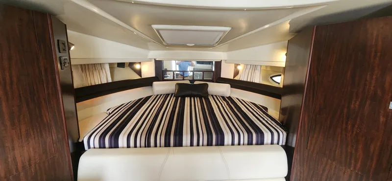 Slide: The Image of Monterey 335 Sport Yacht 2015 - 10