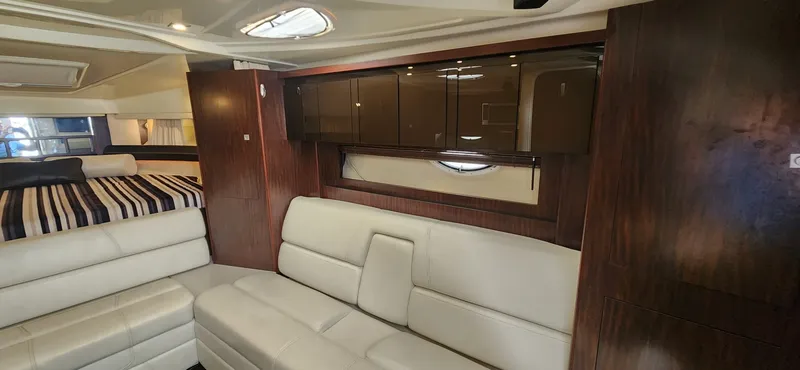 Slide: The Image of Monterey 335 Sport Yacht 2015 - 14