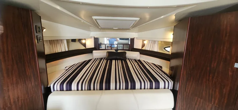 Slide: The Image of Monterey 335 Sport Yacht 2015 - 9