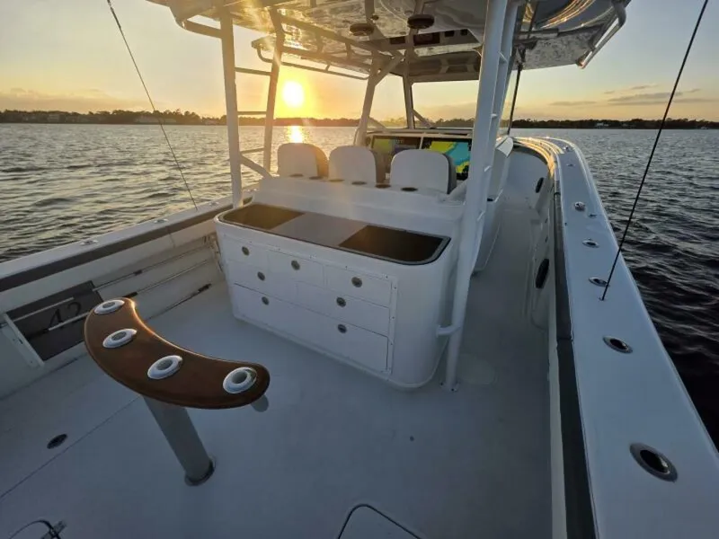 Slide: The Image of Yellowfin 42 Offshore 2019 - 12