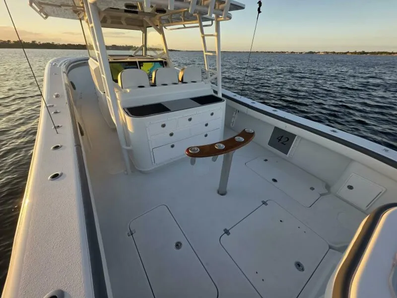 Slide: The Image of Yellowfin 42 Offshore 2019 - 13