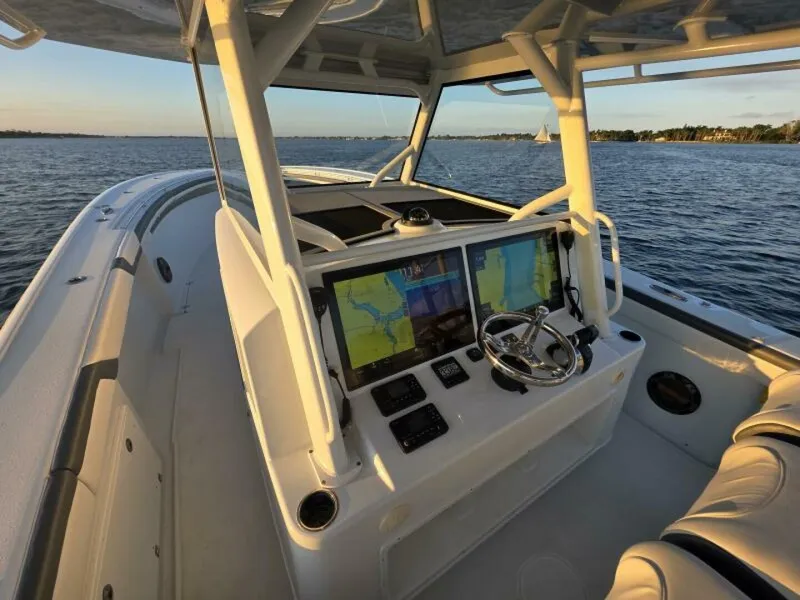 Slide: The Image of Yellowfin 42 Offshore 2019 - 18