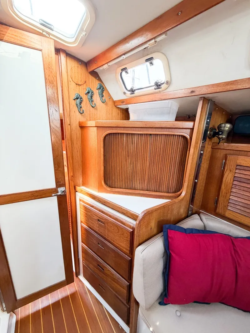 Slide: The Image of Catalina 36 Mk II 1996 - 38