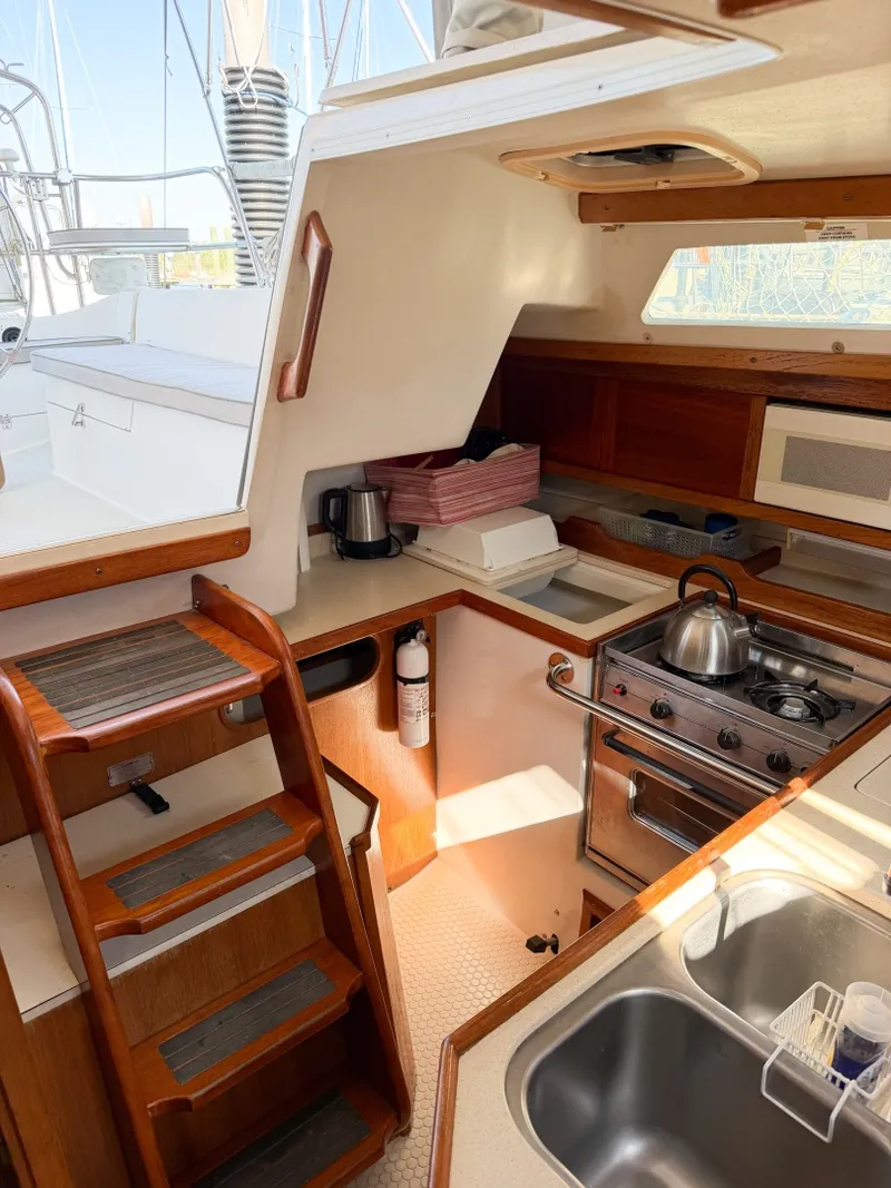Slide: The Image of Catalina 36 Mk II 1996 - 60