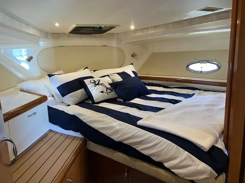 Slide: The Image of Carver Yachts 350 Mariner 2003 - 8