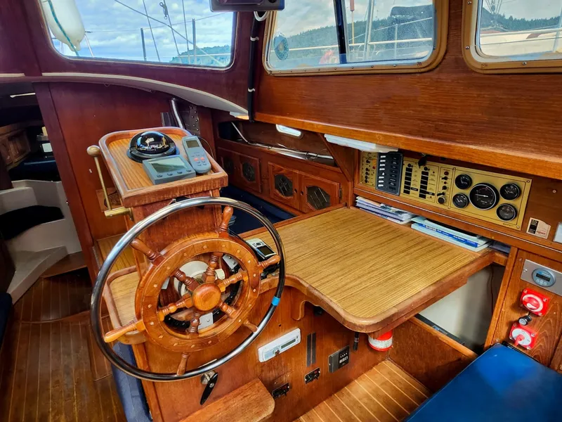 Slide: The Image of Gulf Pilothouse 32 1988 - 14