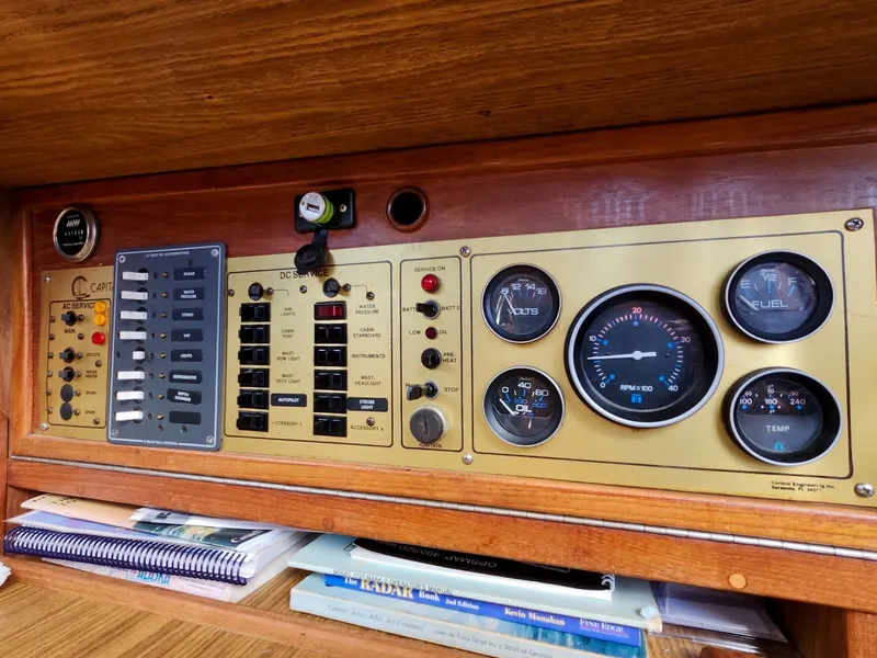 Slide: The Image of Gulf Pilothouse 32 1988 - 15