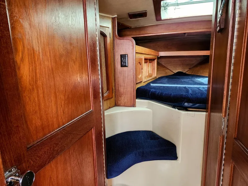 Slide: The Image of Gulf Pilothouse 32 1988 - 20