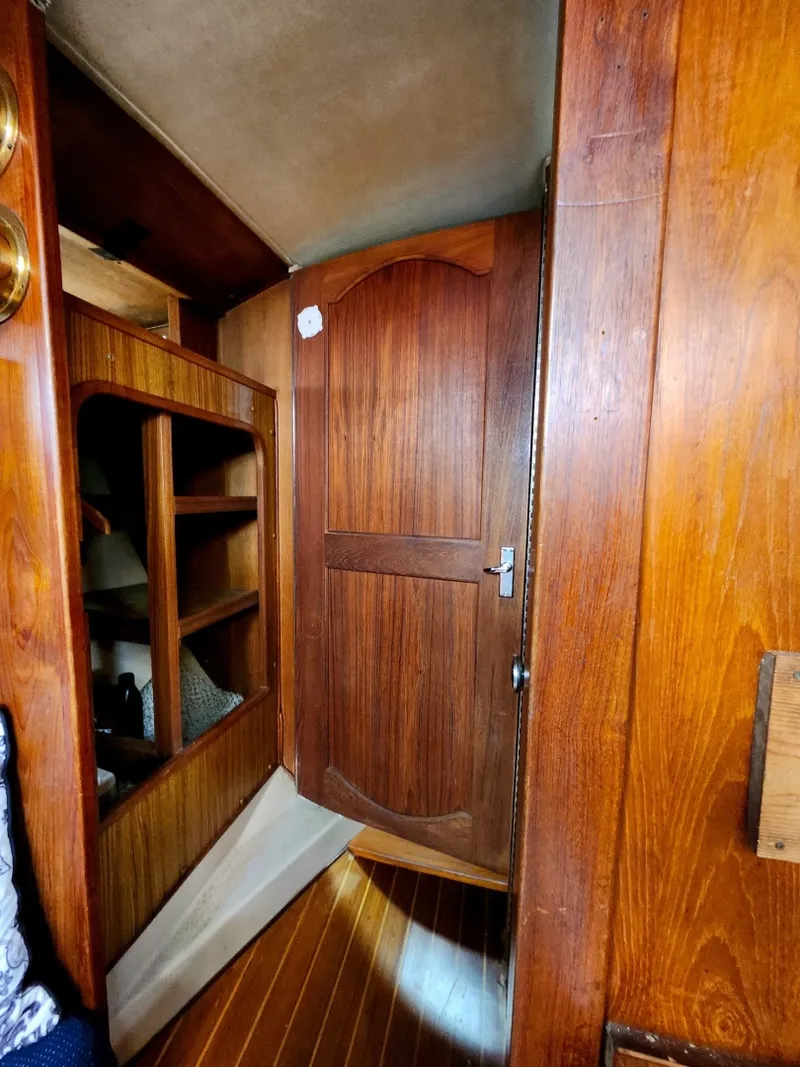 Slide: The Image of Gulf Pilothouse 32 1988 - 24