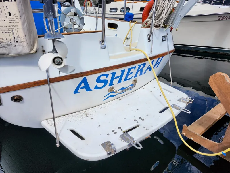 Slide: The Image of Gulf Pilothouse 32 1988 - 3