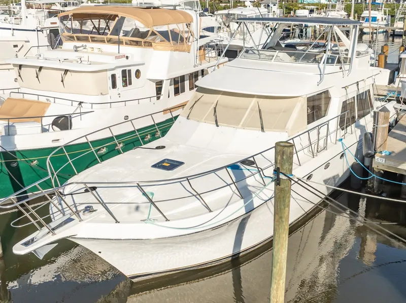 The Image of Navigator 5700 Rival Pilothouse 2004 - 0