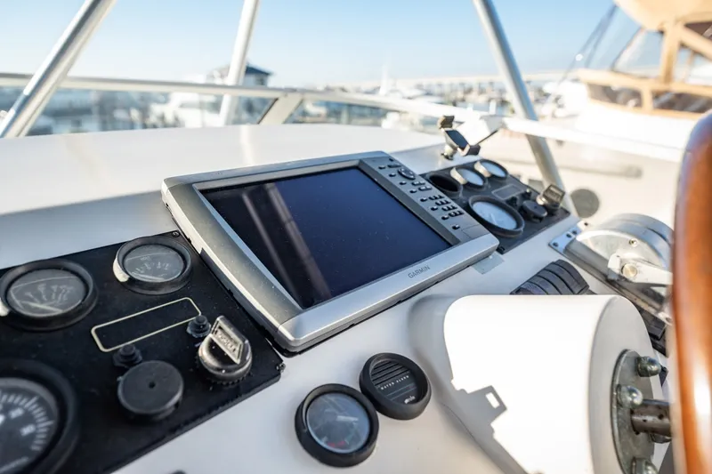 Slide: The Image of Navigator 5700 Rival Pilothouse 2004 - 13