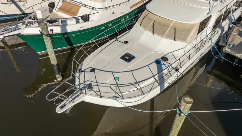Slide: The Image of Navigator 5700 Rival Pilothouse 2004 - 2