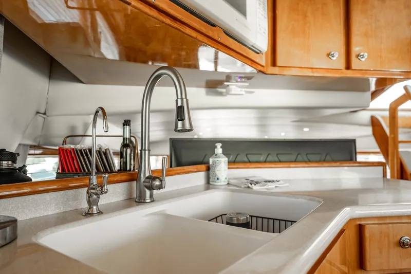 Slide: The Image of Navigator 5700 Rival Pilothouse 2004 - 22