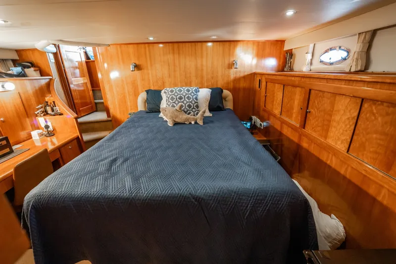 Slide: The Image of Navigator 5700 Rival Pilothouse 2004 - 29