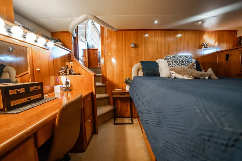 Slide: The Image of Navigator 5700 Rival Pilothouse 2004 - 31